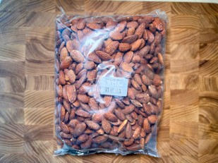 Мясные снеки: Миндаль ж/с со вкусом 